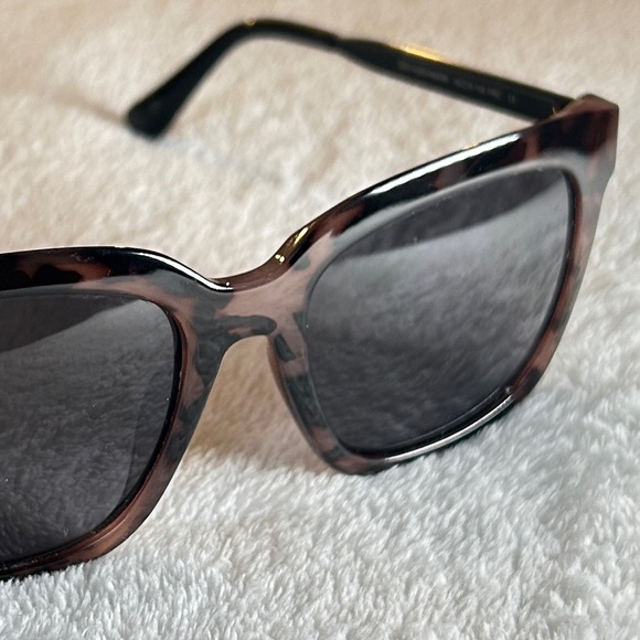 DIFF HAILEY Tortoiseshell Sunglasses - Picture 14 of 16